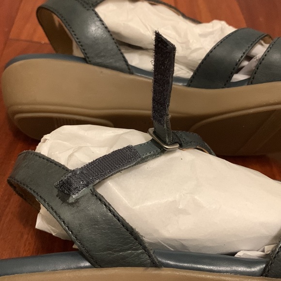 Naturalizer blue wedge sandals with Velcro straps 8.5 - Picture 4 of 14